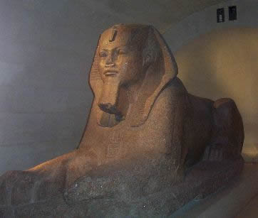 Esfinge do Egito 2620 AC. em Paris.